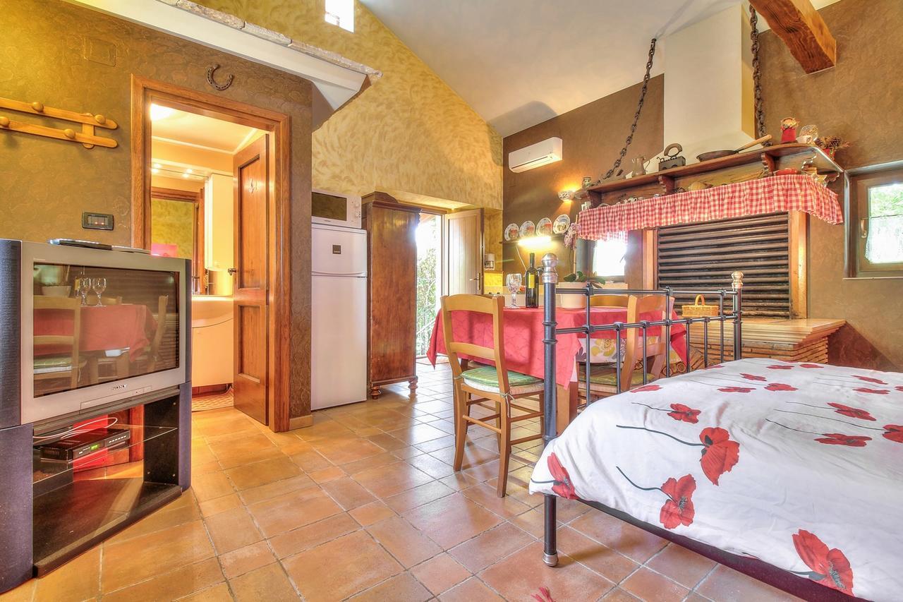 Nadia House With Apartments Замбратия Стая снимка