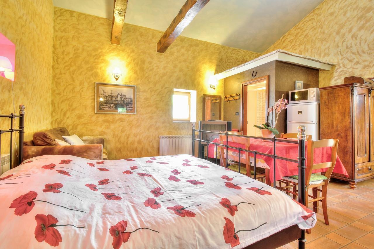 Nadia House With Apartments Замбратия Стая снимка