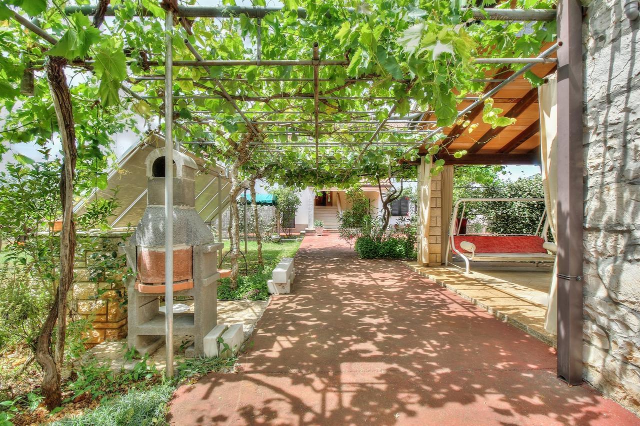 Nadia House With Apartments Замбратия Екстериор снимка
