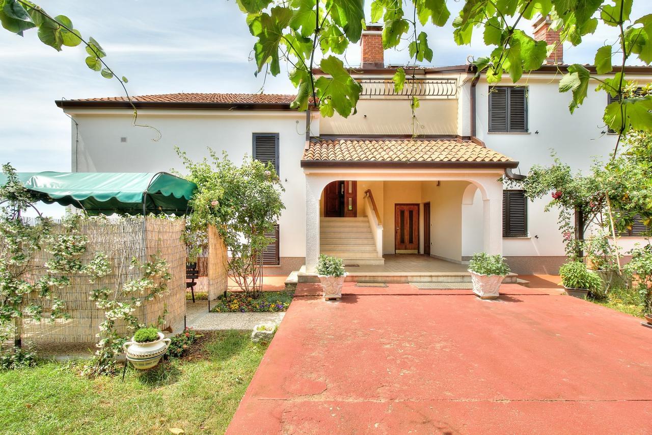 Nadia House With Apartments Замбратия Екстериор снимка