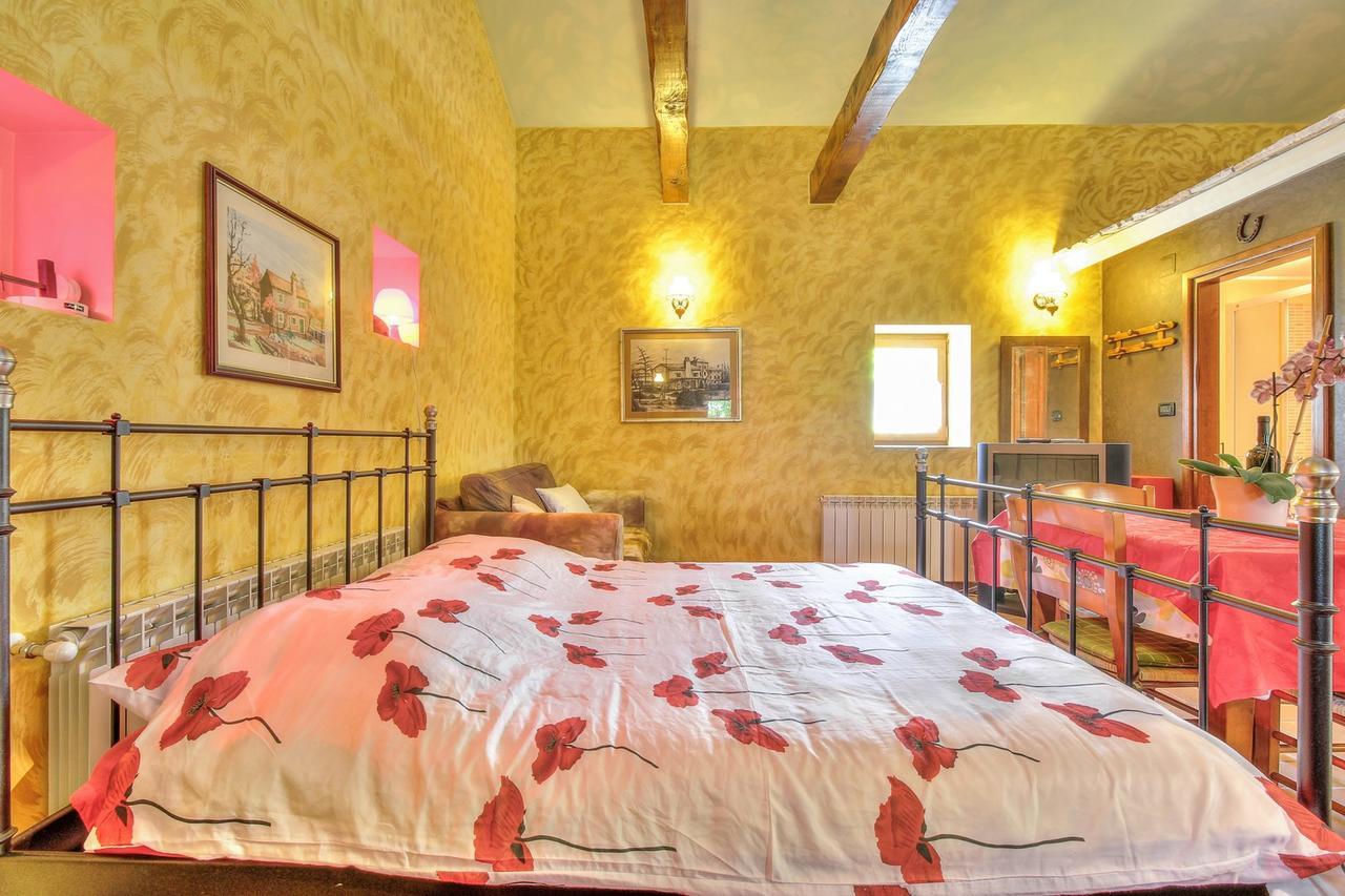 Nadia House With Apartments Замбратия Стая снимка